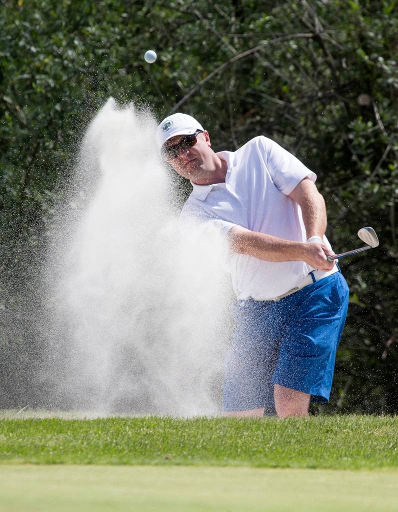 Jacob Rohde hits out of the bunker on the second hole during the final day of the Snohomish County Amateur golf tournament at Walter Hall Golf Course on May 28 in Everett. (Andy Bronson / The Herald)