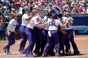 Huskies advance to finals at Women’s College World Series