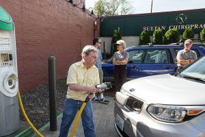 Editorial: Local governments ignoring law on electric cars