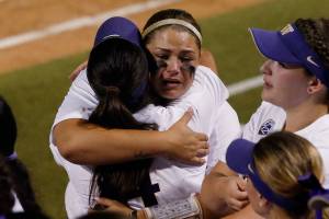 Florida State sweeps UW to win national softball title