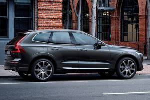 Volvo’s new XC60 SUV flaunts XC90 flair, in slimmer form