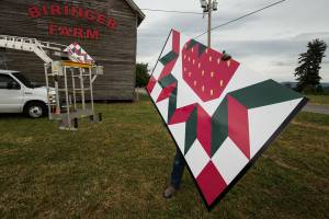 Biringer Farm gets county’s first quilt for Quilt Trail