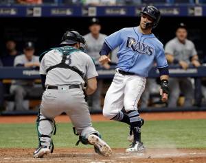 Haniger cuts down tying run at the plate, Mariners win 5-4