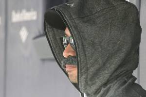 Ichi-who? Suzuki sits on M’s bench in fake mustache disguise