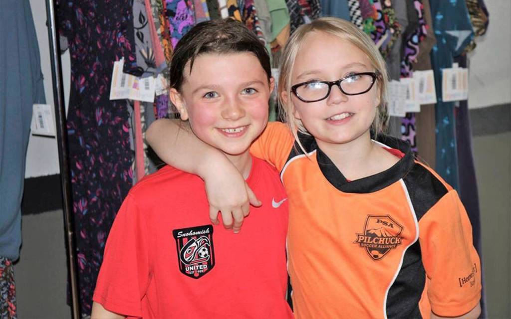 Phenyx Andolsek (left) was diagnosed with a rare cancerous tumor in her skull in 2016. This year her friend Zoe Bennett, 10, has been baking and selling dog treats to help Phenyxs family with medical bills. (Bennett family)