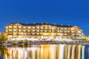 Event at posh new lodge gathers 20 winemakers who entered Cascadia contest