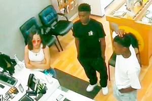 Trio boldly steals a bunch of iPhones from a Monroe store