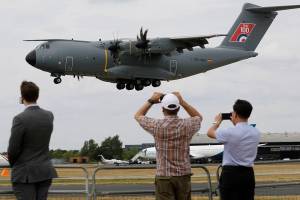 Boeing, Airbus report roaring sales at close of Farnborough