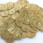 Old paperweight looks like a forgotten mound of gold coins