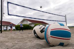 Mukilteo volleyball club spruces up Lighthouse Park courts