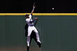 M’s lose to Astos, fall into wild-card tie with A’s