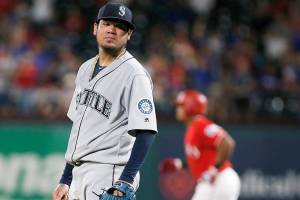 Felix, Mariners pummeled in Texas
