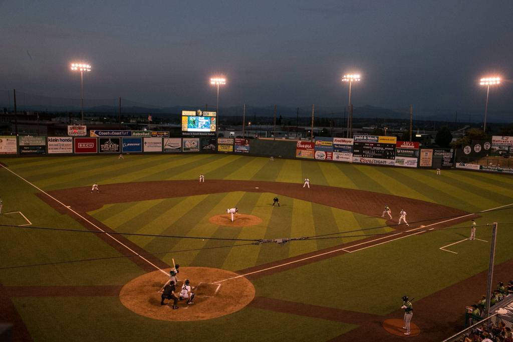 The AqauSox play the Emeralds Friday night at Everett Memorial Stadium in Everett on Aug. 10, 2018. (Kevin Clark / The Herald)