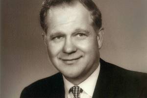 Dean Echelbarger, longtime business and civic leader in south Snohomish County, died Aug. 14 at age 95.