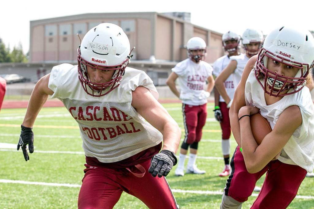 Max Nelson (left) runs to block with Doja Dorsey during a Thursday practice session at Cascade High School. (Kevin Clark / The Herald)