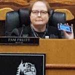 Mill Creek Mayor Pam Pruitt keeps track of time during audience comments at a special council meeting on Aug 2. (Noah Haglund / The Herald)