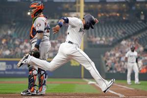 Cano sparkles as Mariners defeat Astros 7-4