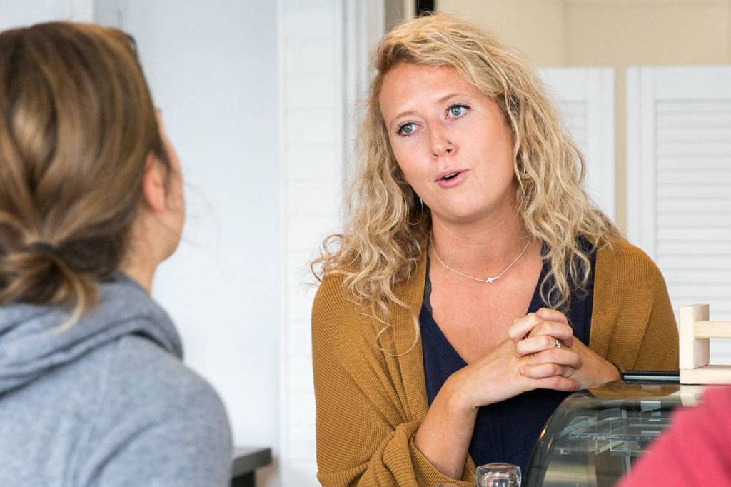 Kaitlyn Davis, owner, helps a customer Friday morning at Moes Espresso in downtown Arlington on August 24, 2018. (Kevin Clark / The Herald)