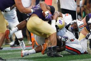 Dawg-gone it: No. 6 Huskies fall to No. 9 Auburn
