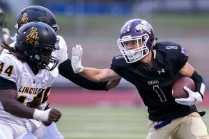 Lake Stevens clobbers Lincoln in Week 2 showdown (video)