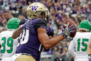 UW wakes up late in 45-3 win over North Dakota (video)