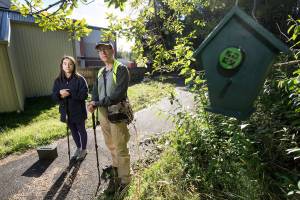 Rich Schliefer and daughter Hinako at one of the new geocache sites put up by the City of Mill Creek on Tuesday, Sept. 18, 2018 in Mill Creek, Wa. (Andy Bronson / The Herald)