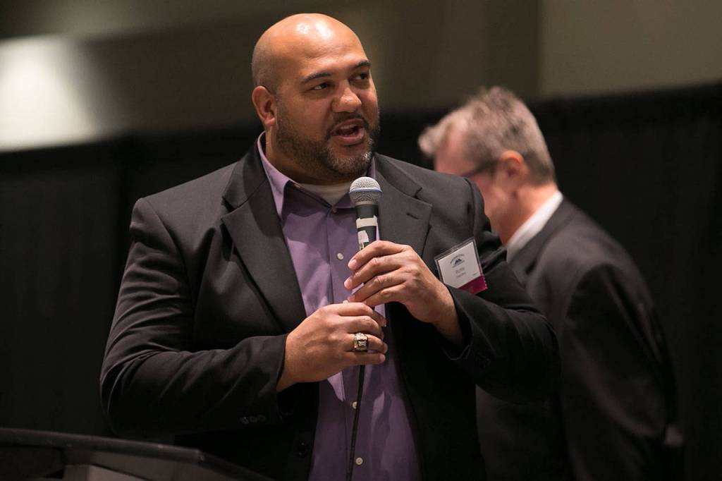 Former Lake Stevens and University of Washington standout Richie Chambers speaks to the crowd after being inducted in the Snohomish County Sports Hall of Fame at a banquet on Sept. 19, 2018, at Angel of the Winds Arena in Everett. (Kevin Clark / The Herald)