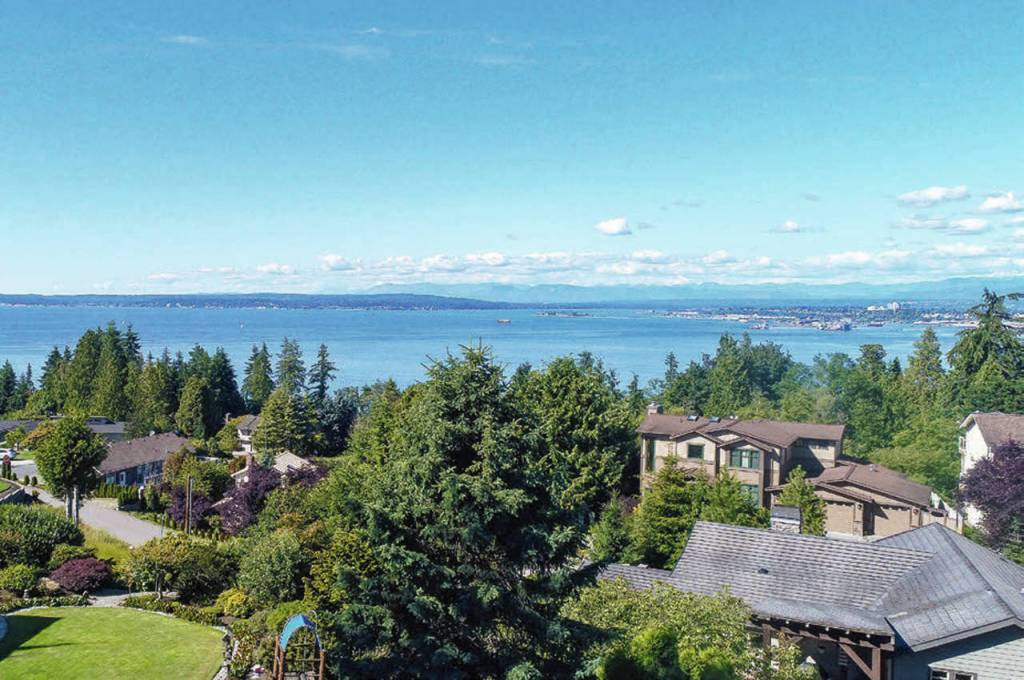 Breathtaking Views, Luxurious Home