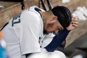 Felix struggles in final start, M’s fall to A’s 9-3