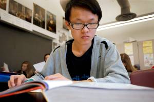 Mountlake Terrace sophomore Tommy Tran reads and takes notes during a World History 10 class on Tuesday, Oct. 16, 2018 in Mountlake Terrace, Wa. The number of high school credits required to graduate is increasing to 24 at the state level for the class of 2019. With a standard schedule of six daily classes for four years, a student would need to pass every course. (Andy Bronson / The Herald)