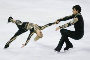 Reigning U.S., world champion charms crowd at Skate America
