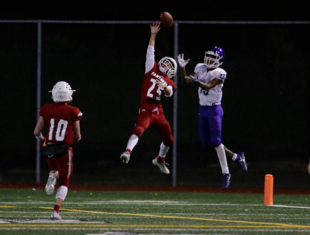 Snohomishs Josh Dehaan (center) breaks up a pass intended for Garfields Vatrevyion Garner (right) during a Week 10 playoff game on Nov. 2, 2018, at Veterans Memorial Stadium in Snohomish. Snohomish won 42-35. (Andy Bronson / The Herald)