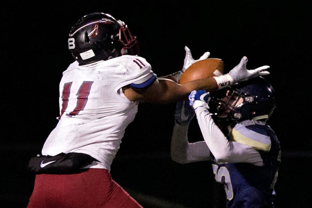 Bethels Will Latu (11) catches a touchdown over Arlingtons Gavin Howell during a Week 10 playoff game on Nov. 2, 2018, at Arlington High School. Bethel won 50-15. (Kevin Clark / The Herald)