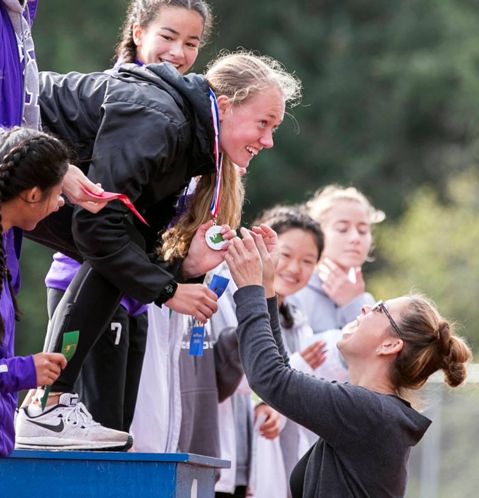 Lake Stevens Taylor Roe is presented with the first-place medal at South Whidbey High School in Langley on Oct. 27. (Kevin Clark / The Herald)
