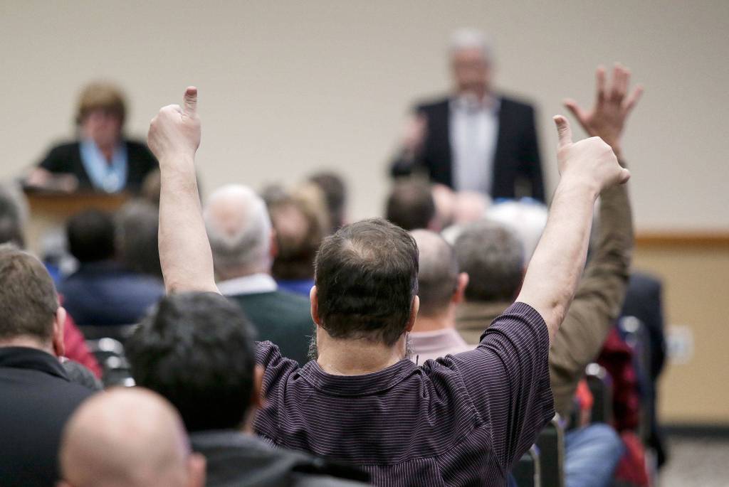 A speaker gets two thumbs up for his comments during a Federal Aviation Administration hearing.held at the Lynnwood Convention Center on Oct. 29 in Lynnwood (Andy Bronson / The Herald)