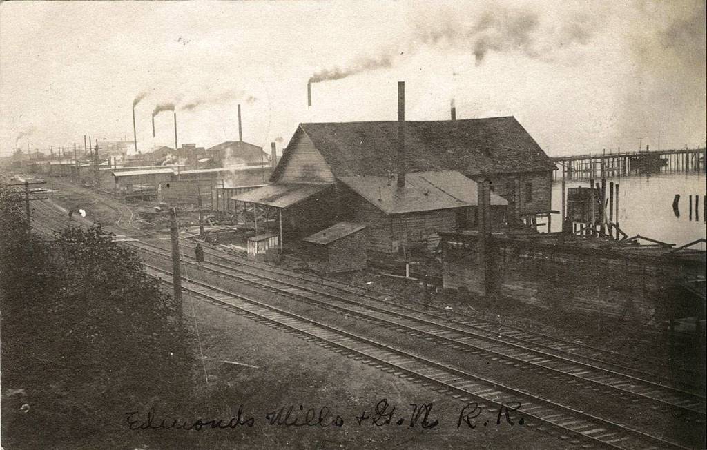 The Edmonds waterfront circa 1895. (Edmonds Historical Museum)