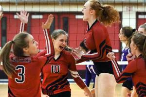 3A district volleyball: Snohomish clinches state tournament berth