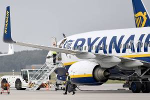 Citing money owed, France seizes Ryanair 737 before take-off