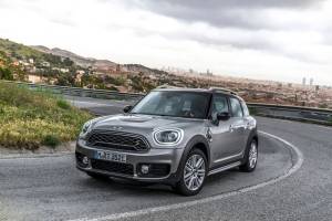 2019 MINI Cooper SE Countryman: spacious with agile handling