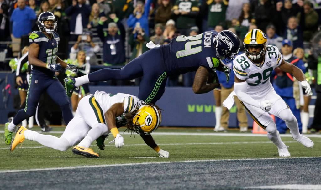 Seattles Ed Dickson dives for the winning touchdown in the fourth quarter of Thursdays game at CenturyLink Field. (Andy Bronson / The Herald)
