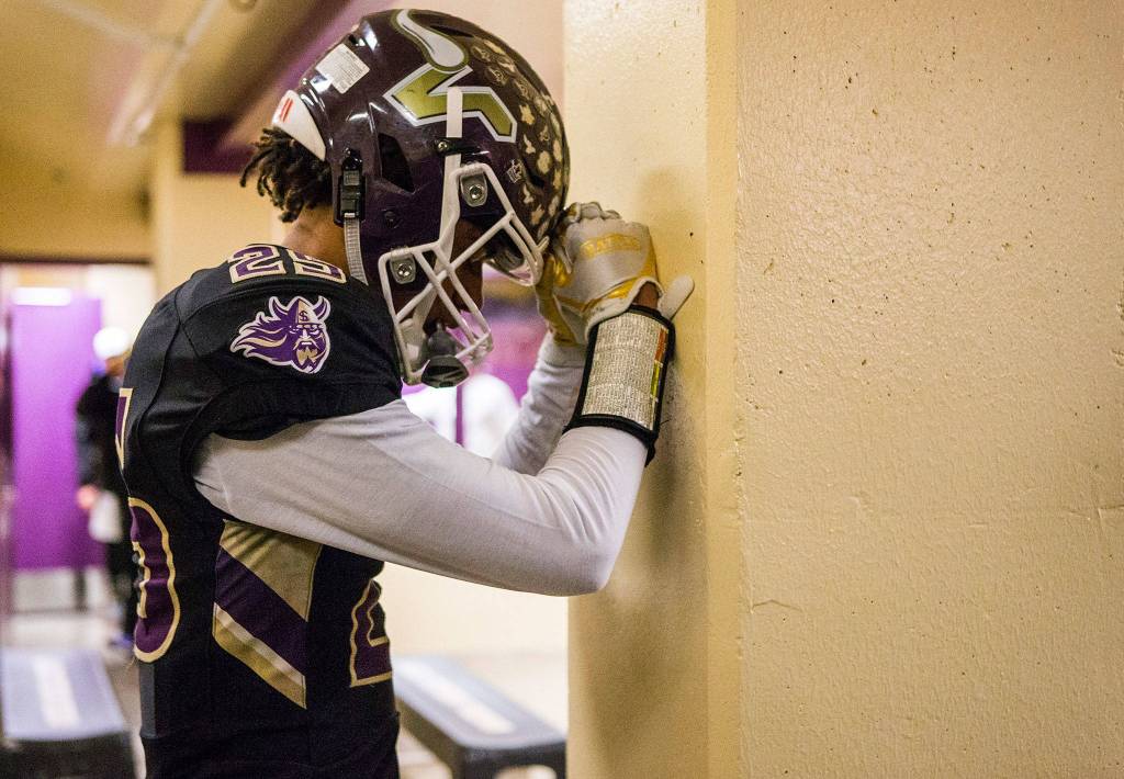 Lake Stevens Kasen Kitchen takes a moment in the locker room before the game against Graham Kapowsin on Saturday, Nov. 17, 2018 in Lake Stevens, Wa. (Olivia Vanni / The Herald)