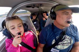 Edmonds pilot inspires children to seek the skies