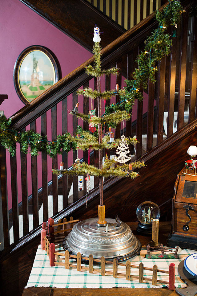 Parlor tour offers an insider’s look at Christmases past