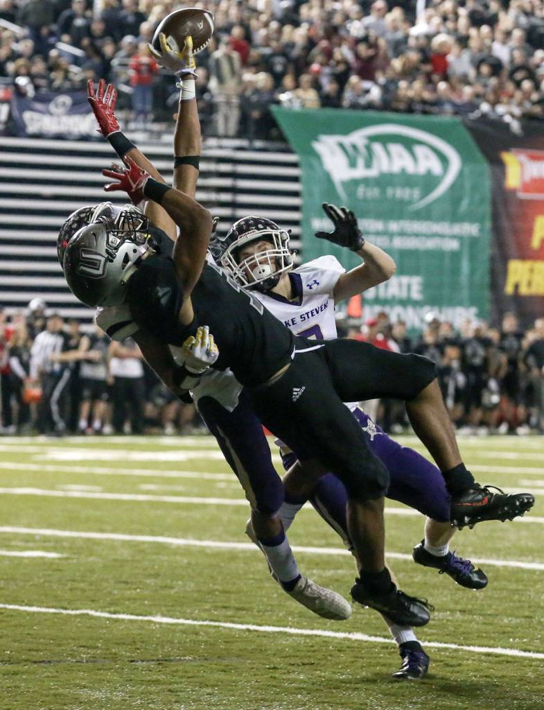 Unions Darien Chase tries to make a catch in the end zone with Lake Stevens Kasen Kinchen (rear) and David Carter defending during the 4A state football championship game on Dec. 1, 2018, at the Tacoma Dome. (Kevin Clark / The Herald)