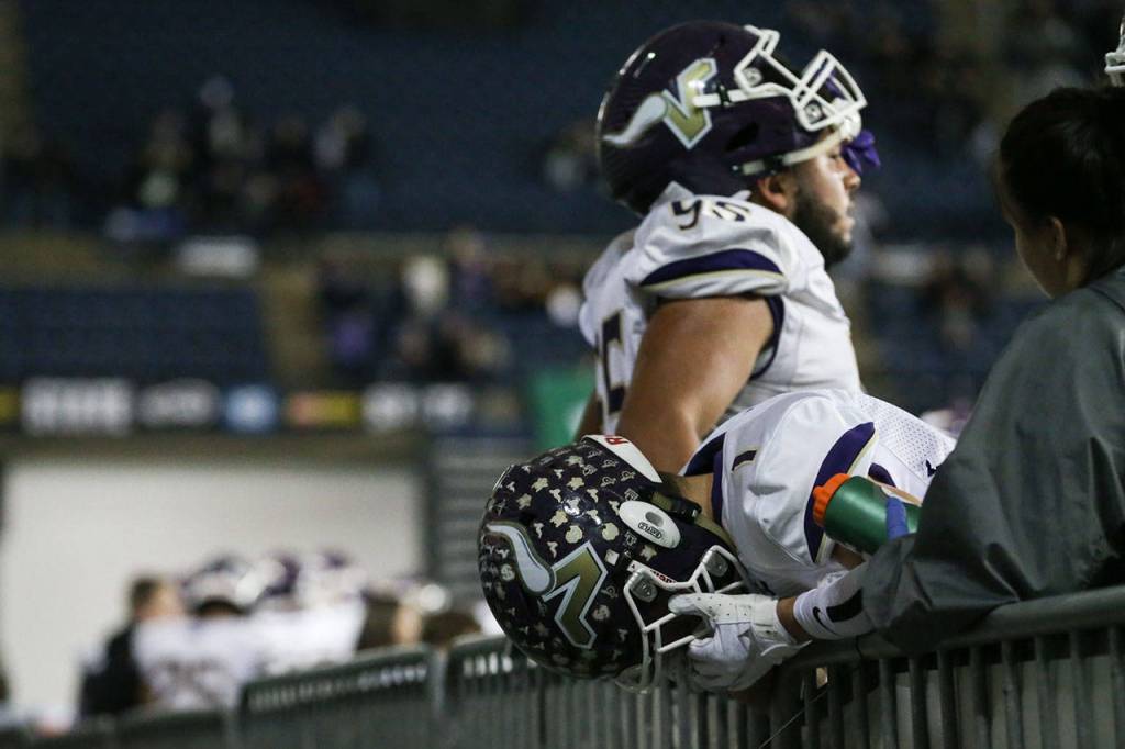 Lake Stevens Logan Bruce-Jones and Lake Stevens Ian Hanson react late in the Vikings loss to Union in the 4A state football championship game on Dec. 1, 2018, at the Tacoma Dome. (Kevin Clark / The Herald)
