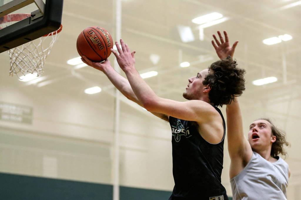 Jacksons Kyle Bigovich attempts a shot with Joe Capponi defending during practice on Dec. 6, 2018, at Jackson High School in Mill Creek. (Kevin Clark / The Herald)
