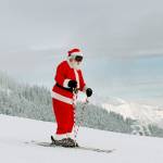 Don Bryant starts down a run from the top of the Tye Mill lift in 2009. Hes been dressing as Santa for the past 25 years at Stevens Pass. (Michael OLeary / Herald file)