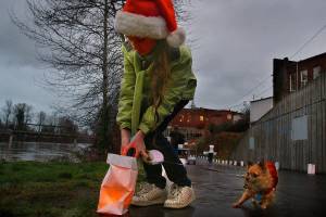 500 candles light the way for Snohomish’s solstice river walk
