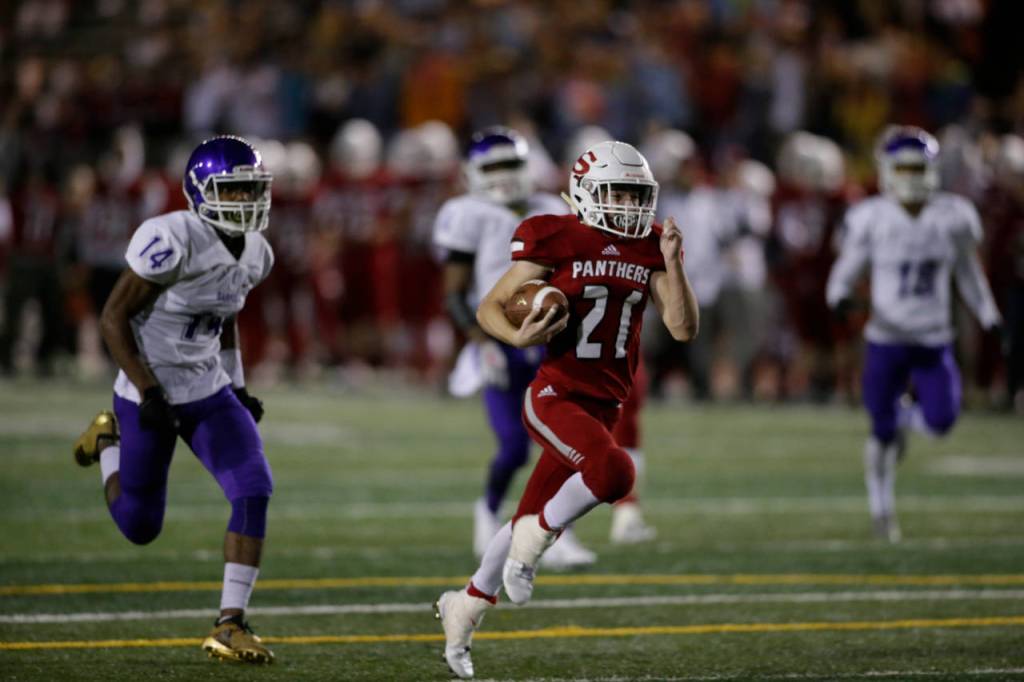 Snohomishs Tyler Massena runs in for a touchdown in the third quarter as Snohomish beat Garfield 42-35 in a playoff football game Nov. 2, at Veterans Memorial Stadium in Snohomish. (Andy Bronson / The Herald)