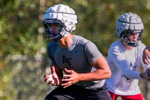 Glacier Peak football star signs with Washington State